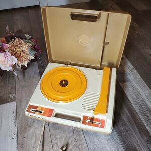 Vintage 1978 Fisher-Price Kid Phonograph Record Player Turntable Model #825